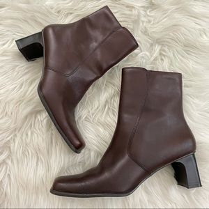 Vintage 90s brown leather heeled boots square toe Y2k size 8.5 women’s booties